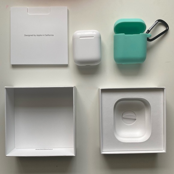 Apple AirPods 2nd Generation with Silicon Case - Picture 2 of 3